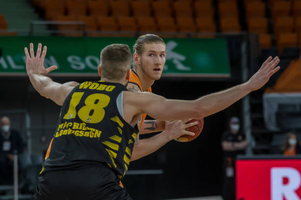 广厦的稳健 广厦的稳健